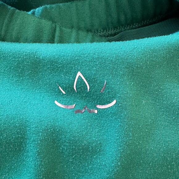 Beyond Yoga POWERBEYOND Green Strive Crop Tank Small - Picture 8 of 8